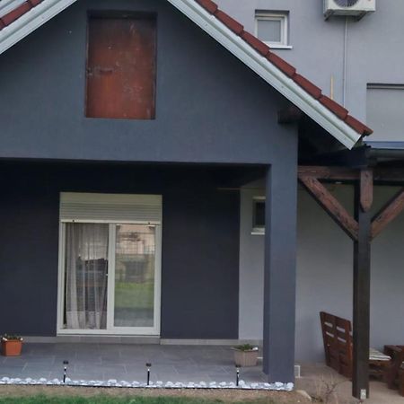 Apartmani Tea I Toni Gradiste 外观 照片