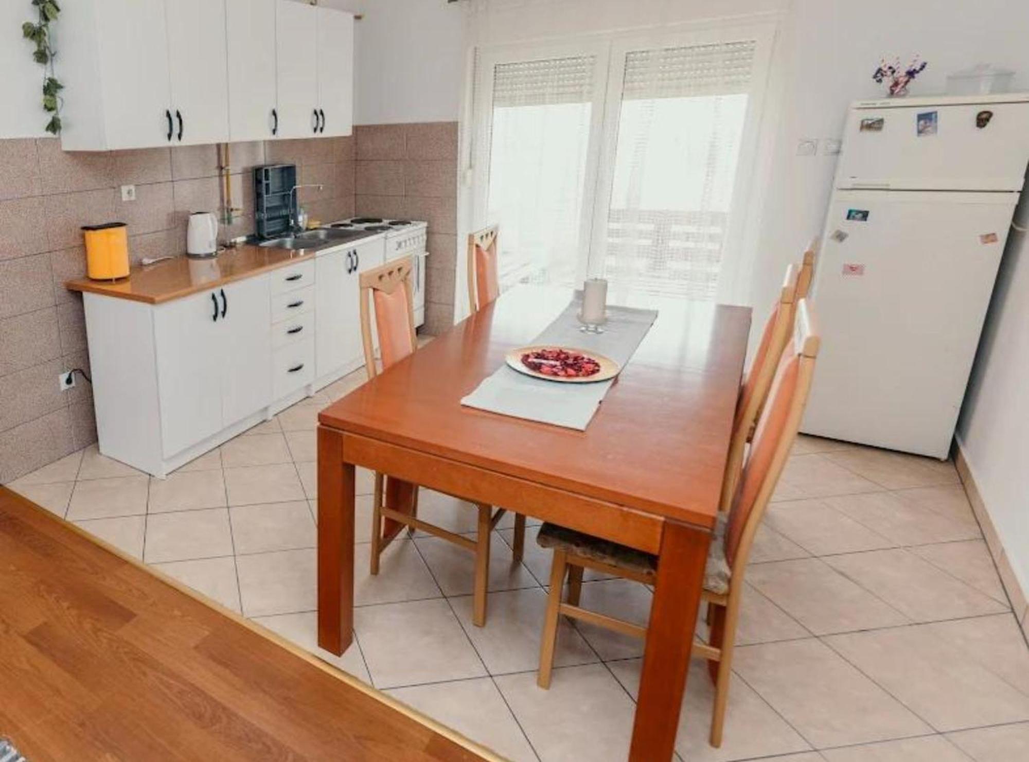 Apartmani Tea I Toni Gradiste 外观 照片