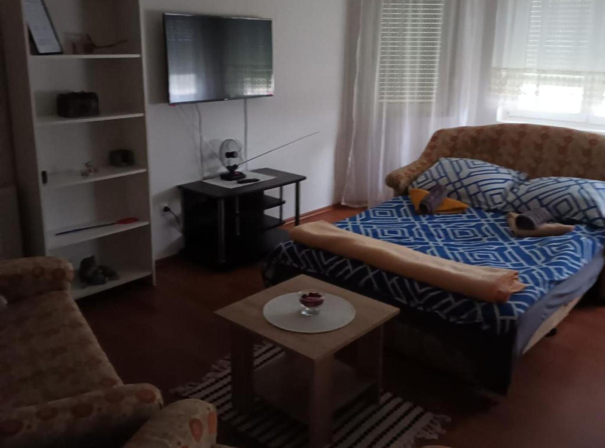 Apartmani Tea I Toni Gradiste 外观 照片
