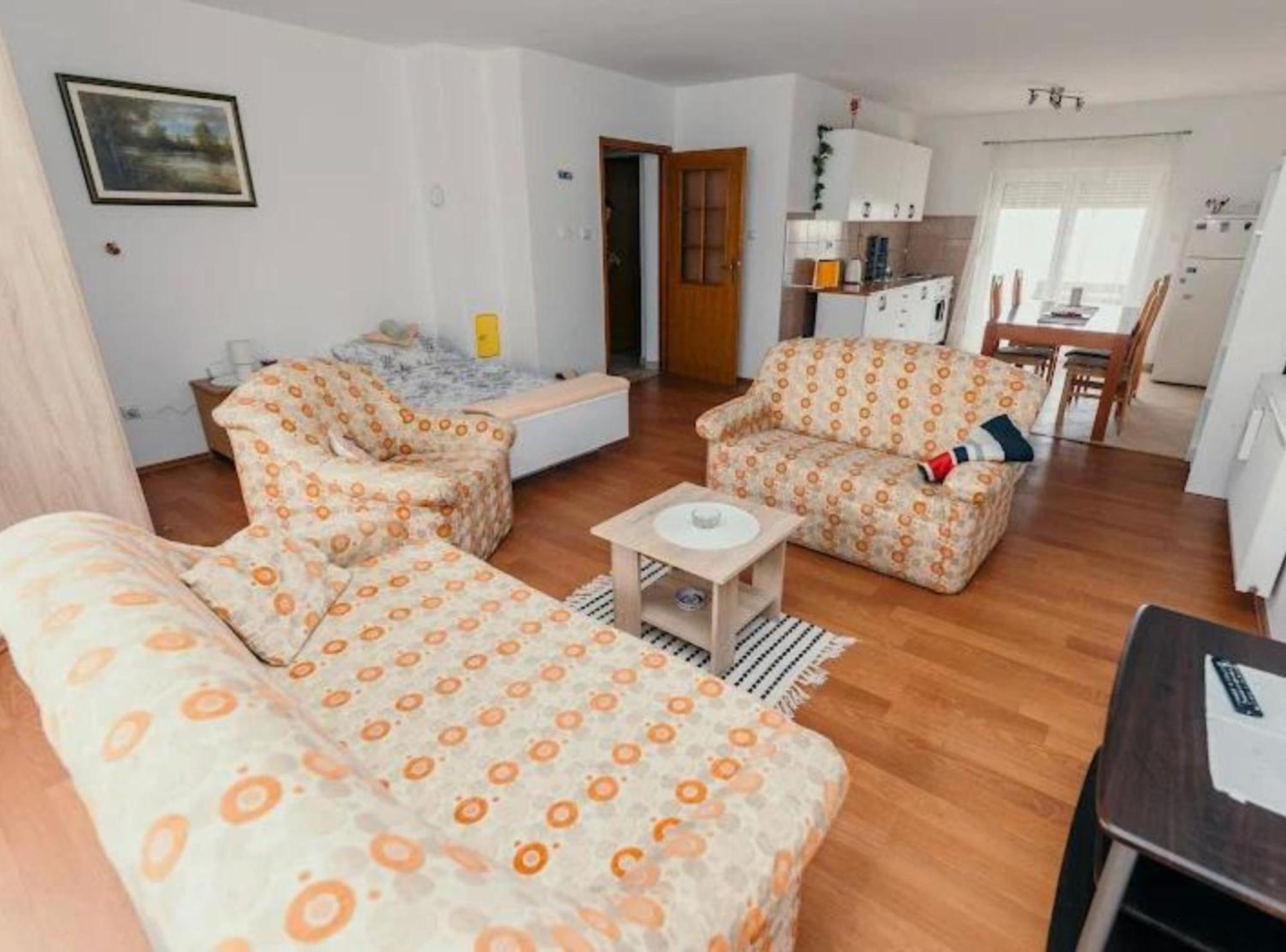 Apartmani Tea I Toni Gradiste 外观 照片