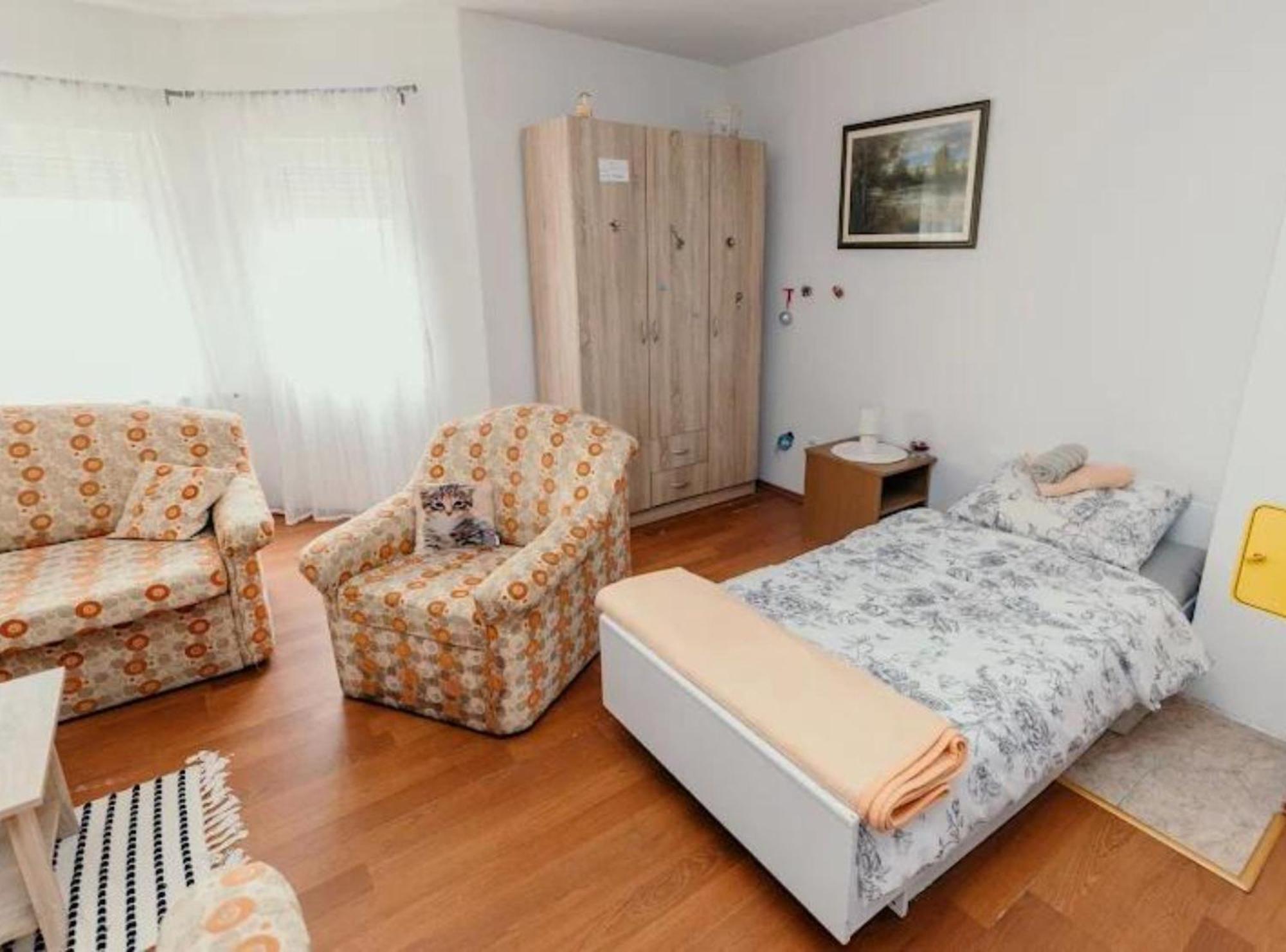 Apartmani Tea I Toni Gradiste 外观 照片