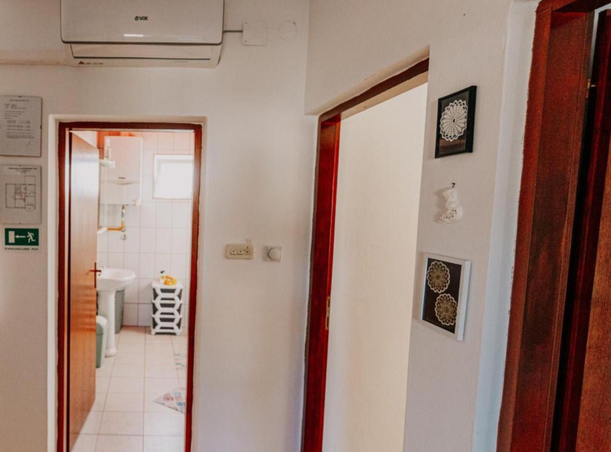 Apartmani Tea I Toni Gradiste 外观 照片