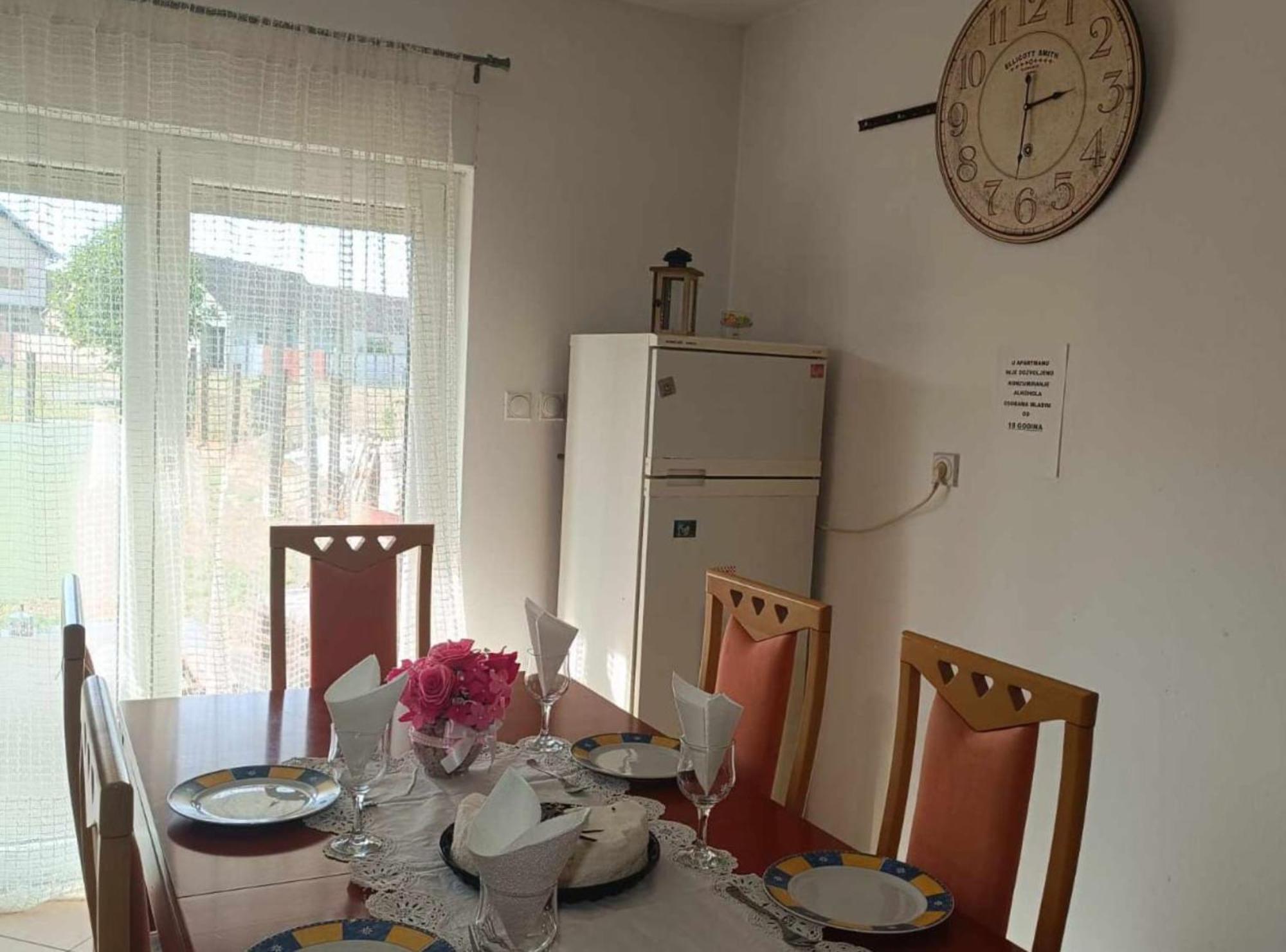 Apartmani Tea I Toni Gradiste 外观 照片