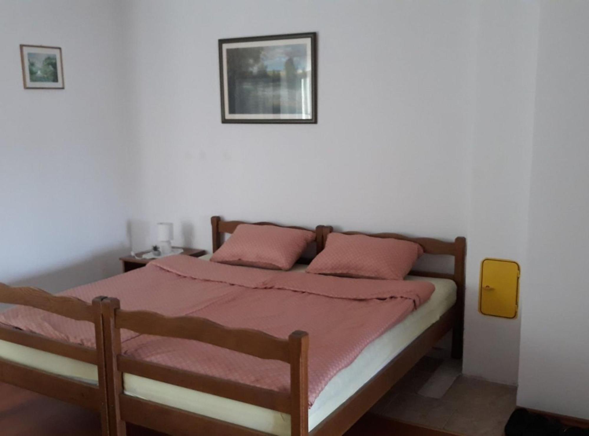 Apartmani Tea I Toni Gradiste 外观 照片