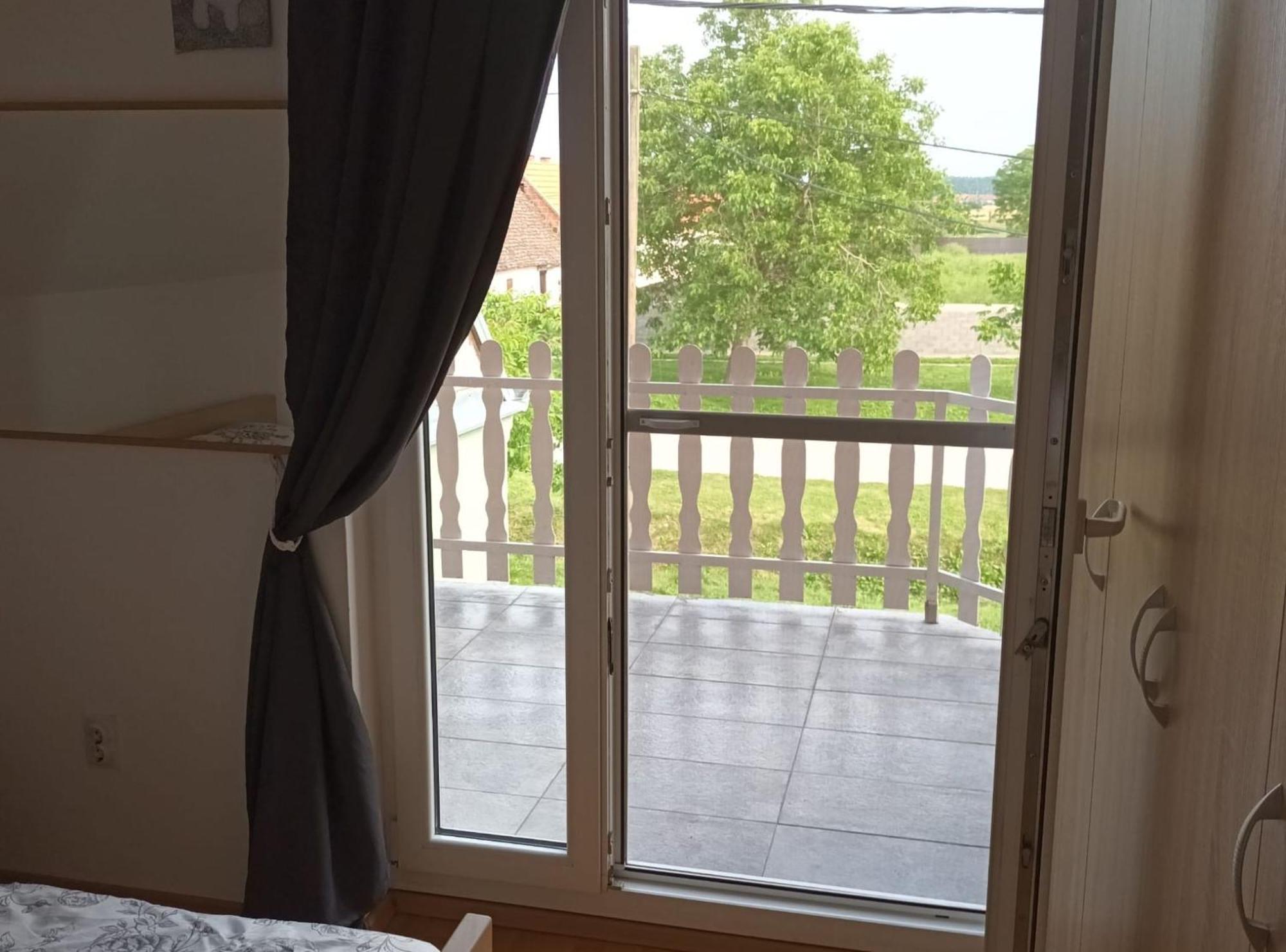 Apartmani Tea I Toni Gradiste 外观 照片